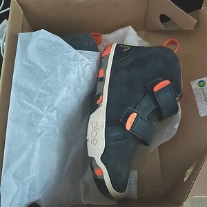 New Plae little boys high top sneakers size 11